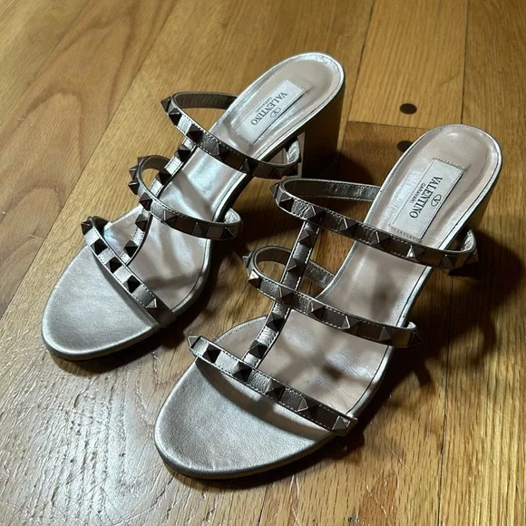 Valentino Garavani Rock Stud Slide Sandal - Picture 9 of 14